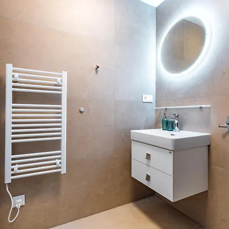 Apartment Breezy & Fresh Emerald - Garage & Balcony Pressburg