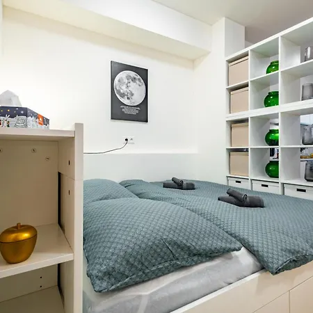 Breezy & Fresh Emerald - Garage & Balcony Apartment Bratislava