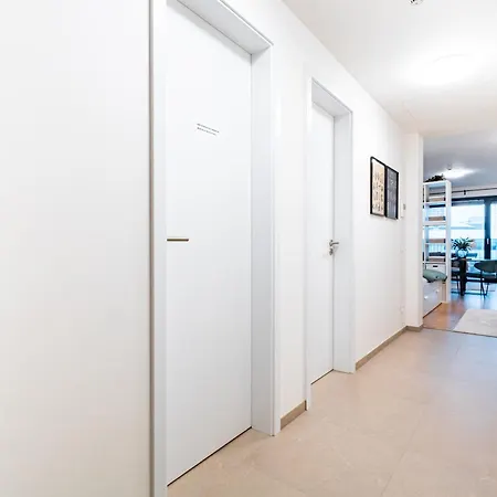 Breezy & Fresh Emerald - Garage & Balcony Apartment Bratislava