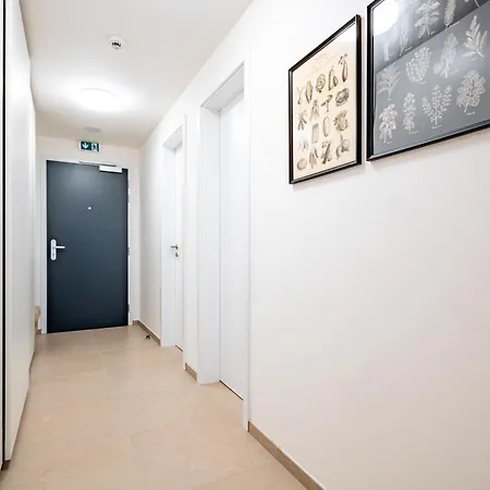 Breezy & Fresh Emerald - Garage & Balcony Apartment Bratislava