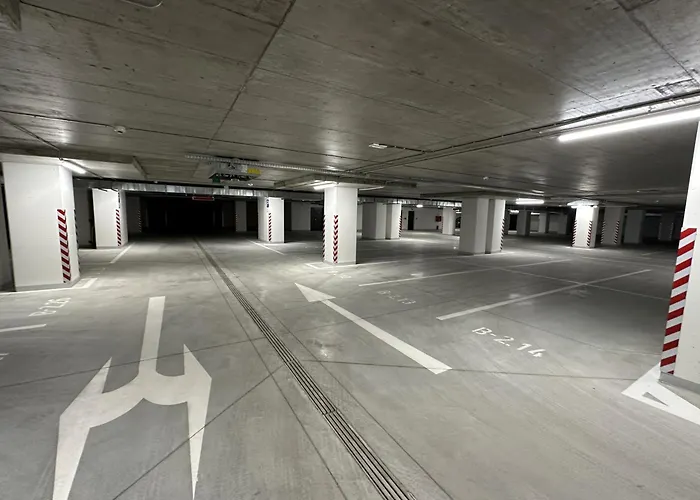 Breezy & Fresh Emerald - Garage & Balcony *