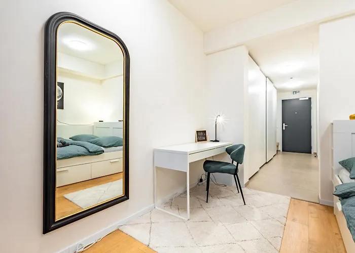 Breezy & Fresh Emerald - Garage & Balcony